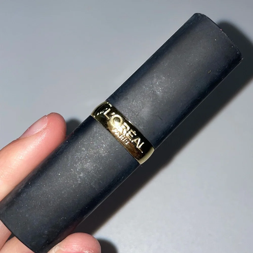 Loreal, 402 DEVIL’S MATTE-VOCATE RED, 0.13 oz